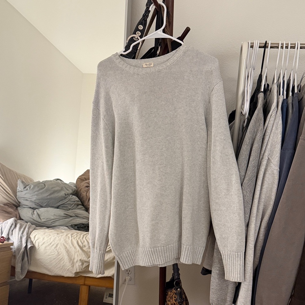 Brandy Melville Light Gray Crew Neck Sweater